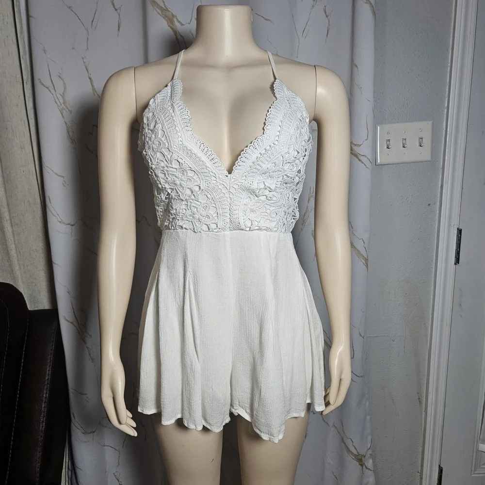 Lulus chic white